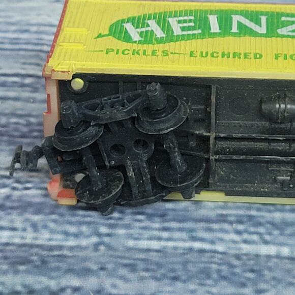 Vintage H.O scale Heinz 57 train box car yellow/red - Picture 11 of 12